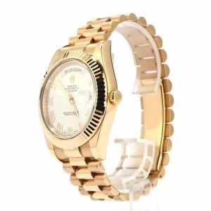 Rolex-Day-Date-Roman-Dial-Replica-Left-600x600