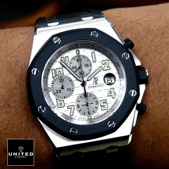 Audemars Piguet Royal Oak Offshore 25940SK.OO.D002CA.02.A Replica 2 Audemars Piguet Royal Oak 25940SK.OO_.D002CA.02 White Dial Replica on the wrist
