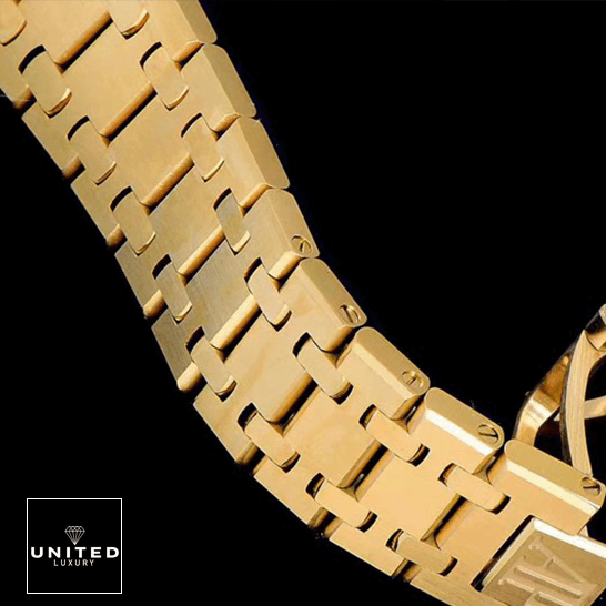 Audemars Piguet Diamond Bezel Replica 6 Audemars Piguet Royal Oak Yellow Gold Bracelet Replica black background