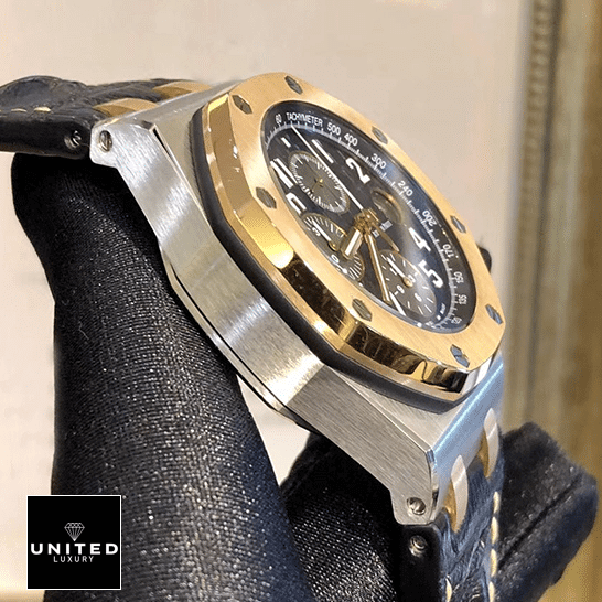 Audemars Piguet 3126 Replica 6 Audemars Piguet Royal Oak Gold Bezel Steel Case Replica side view on the hand