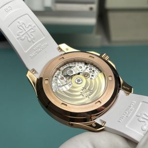 Replica-Aquanaut-5261R-001-Patek-Philippe-2-1200x675